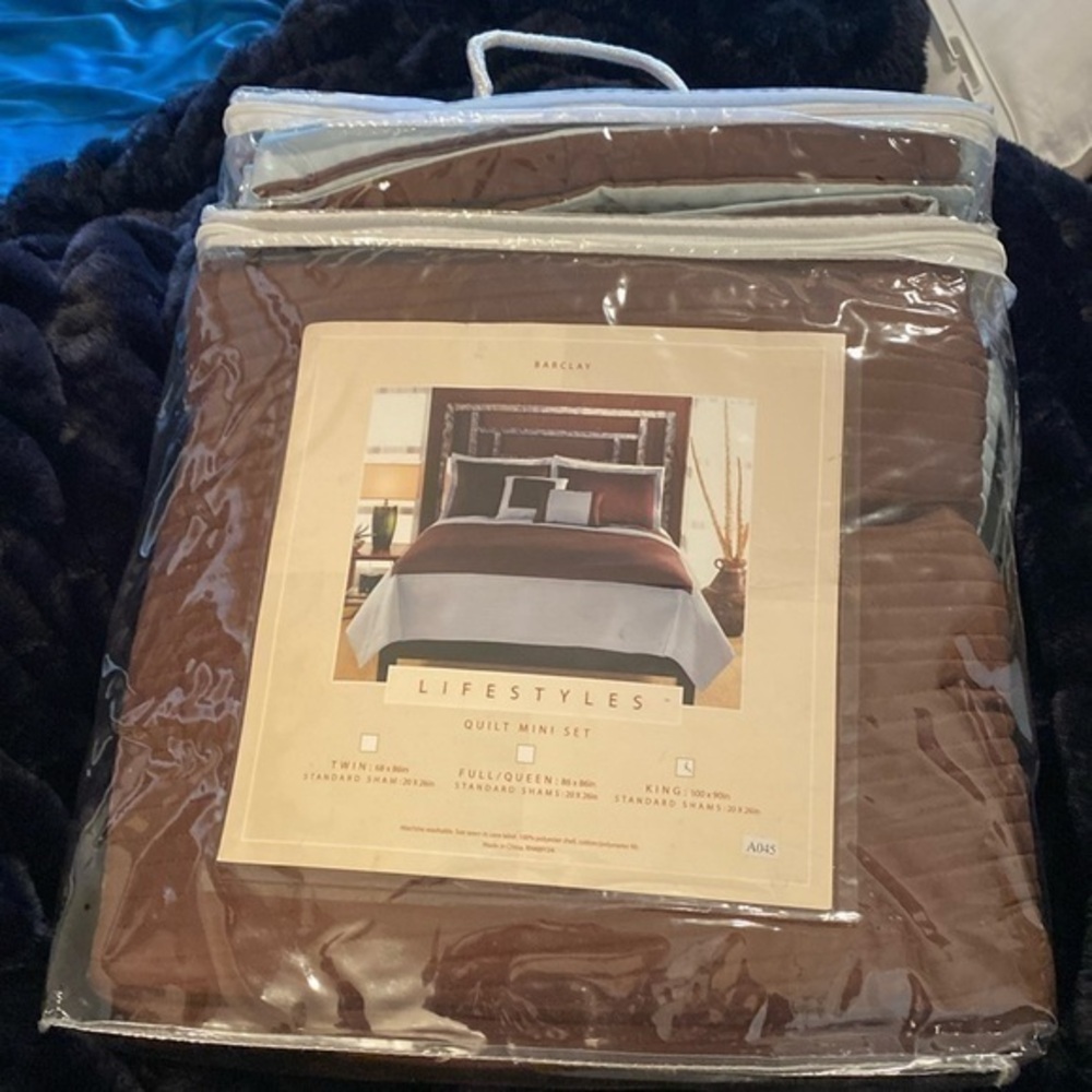 BARCLAY quilt mini set quilt and 2 standard quilted shams beautiful king size
